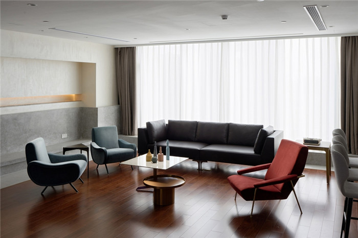 設(shè)計師的光影空間 大牌設(shè)計公司辦公室裝修設(shè)計案例 設(shè)計師的光影空間 大牌設(shè)計公司辦公室裝修設(shè)計案例