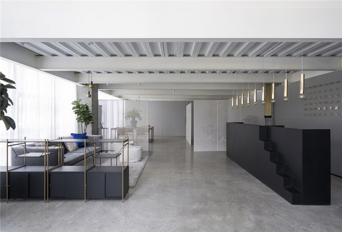 家具公司辦公室前臺接待區布置實景圖