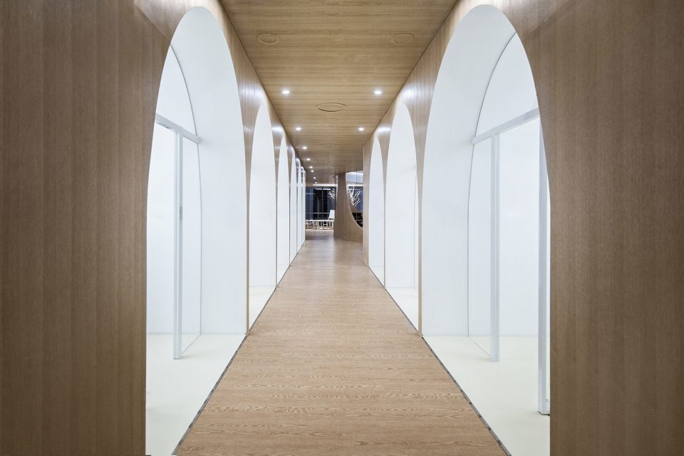 兒童藝術(shù)教育機(jī)構(gòu)走廊裝修實景圖 兒童藝術(shù)教育機(jī)構(gòu)走廊裝修實景圖