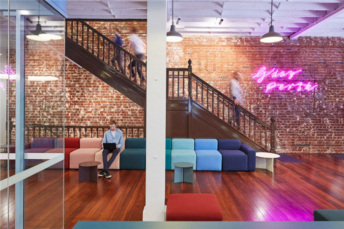 國外創(chuàng)意語言培訓中心裝修設計方案 國外創(chuàng)意語言培訓中心裝修設計方案