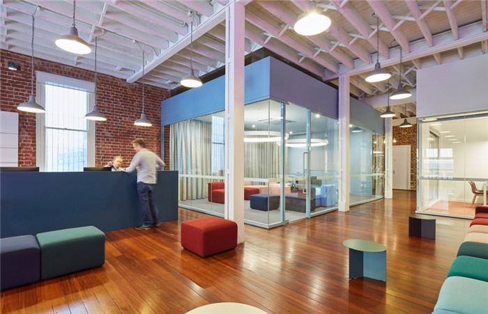 國外創(chuàng)意語言培訓中心設計 EF新國際語言中心裝修設計方案 國外創(chuàng)意語言培訓中心設計 EF新國際語言中心裝修設計方案