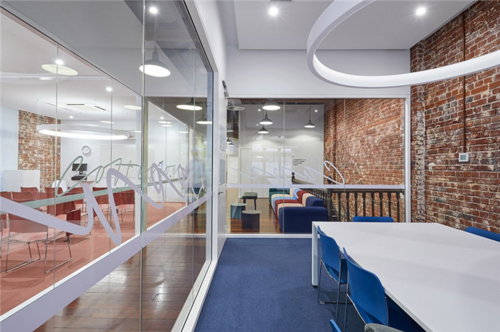 國外創(chuàng)意語言培訓中心設計 EF新國際語言中心裝修設計方案 國外創(chuàng)意語言培訓中心設計 EF新國際語言中心裝修設計方案