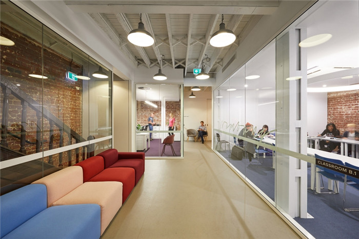 三層樓語言教育培訓機構(gòu)裝修案例 三層樓語言教育培訓機構(gòu)裝修案例