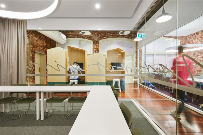 國外創(chuàng)意語言培訓中心設計 EF新國際語言中心裝修設計方案 國外創(chuàng)意語言培訓中心設計 EF新國際語言中心裝修設計方案