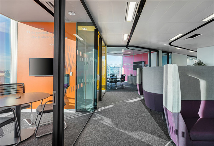 時尚活潑的國外咨詢公司辦公室裝修案例 時尚活潑的國外咨詢公司辦公室裝修案例