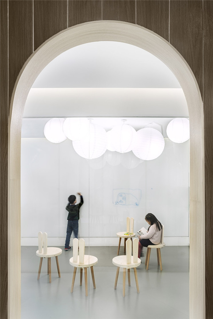 打破傳統的時尚英語教育培訓機構裝修設計方案