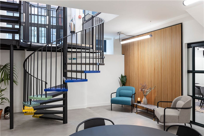 配套展示功能的國(guó)外家具設(shè)計(jì)公司辦公室裝修實(shí)景圖 配套展示功能的國(guó)外家具設(shè)計(jì)公司辦公室裝修實(shí)景圖