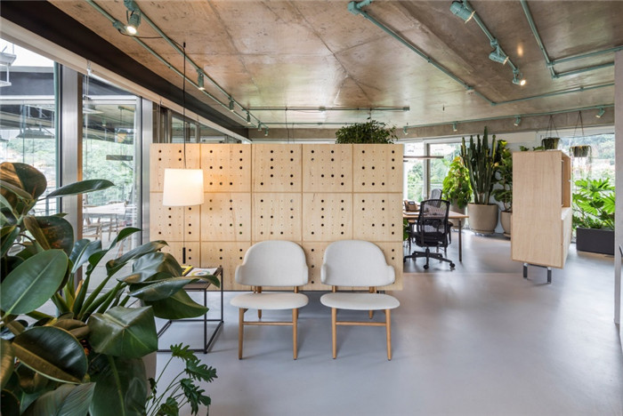 城市叢林主題工業(yè)風(fēng)綠色環(huán)保辦公室裝修設(shè)計(jì)案例 城市叢林主題工業(yè)風(fēng)綠色環(huán)保辦公室裝修設(shè)計(jì)案例