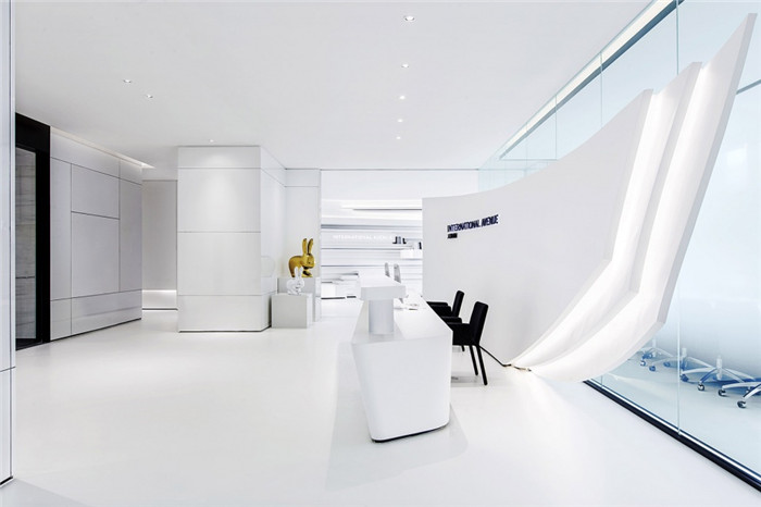 未來(lái)科技感十足的電子IT公司辦公室裝修設(shè)計(jì)實(shí)景圖 未來(lái)科技感十足的電子IT公司辦公室裝修設(shè)計(jì)實(shí)景圖