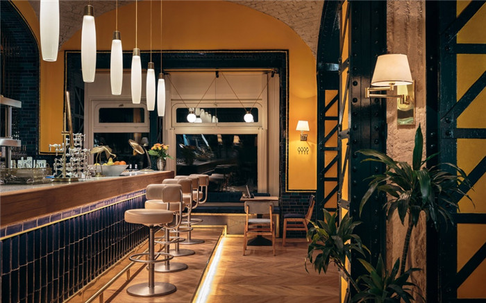 以復(fù)古劇院為靈感的波西米亞風(fēng)燒烤餐廳設(shè)計(jì)裝修實(shí)景圖 以復(fù)古劇院為靈感的波西米亞風(fēng)燒烤餐廳設(shè)計(jì)裝修實(shí)景圖