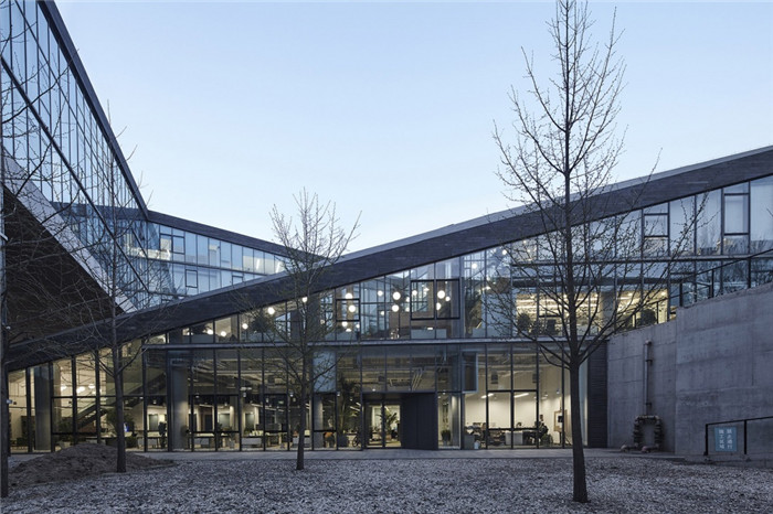 開放式多元化實力文化傳媒集團辦公樓設計裝修實景圖 開放式多元化實力文化傳媒集團辦公樓設計裝修實景圖