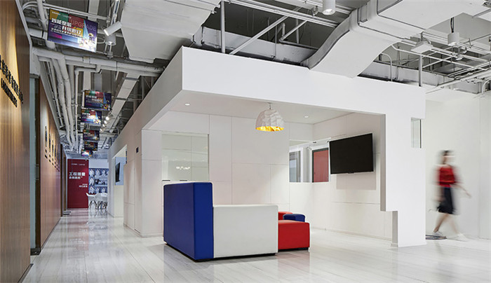 綠色多元化的大型裝飾集團總部辦公樓裝修設計案例 綠色多元化的大型裝飾集團總部辦公樓裝修設計案例