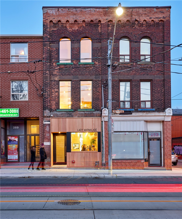 小夾層大變身  精致簡約的國外餐廳改造設計案例