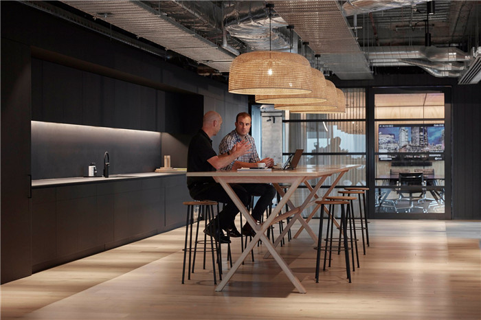 簡約時尚風辦公室裝修休息區實景圖