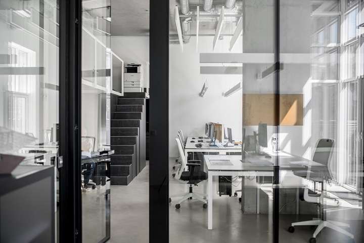 烏克蘭極簡黑白灰辦公室裝修設計案例賞析