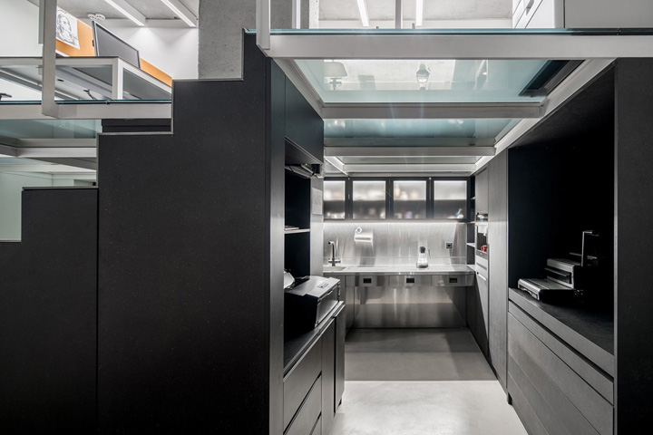 烏克蘭極簡黑白灰辦公室裝修設計案例賞析