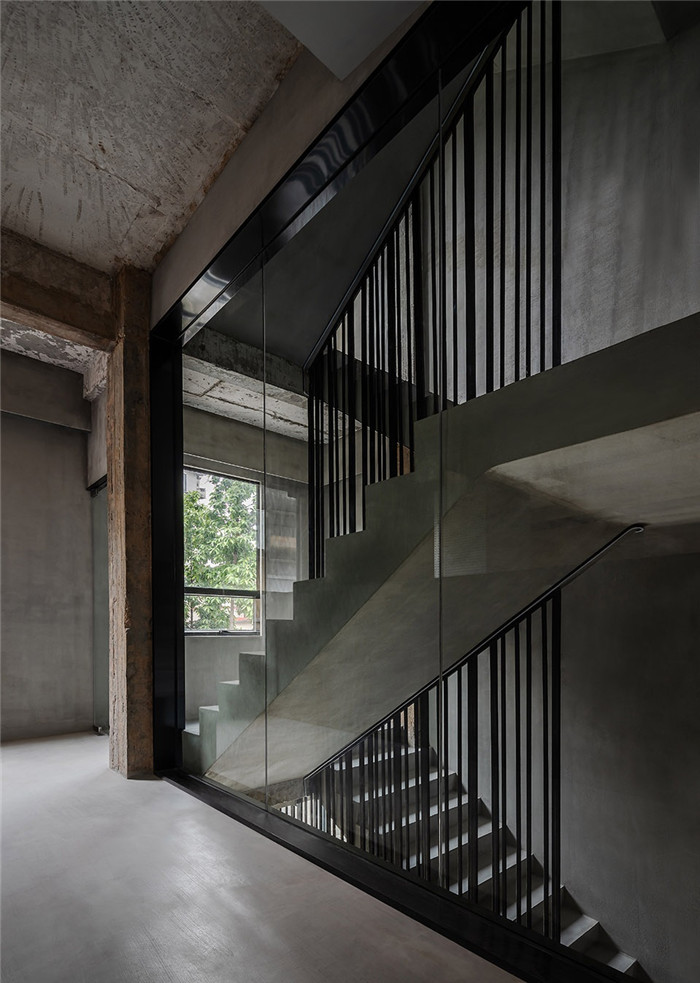 七十年代老建筑改造創意影視公司裝修樓梯間效果圖