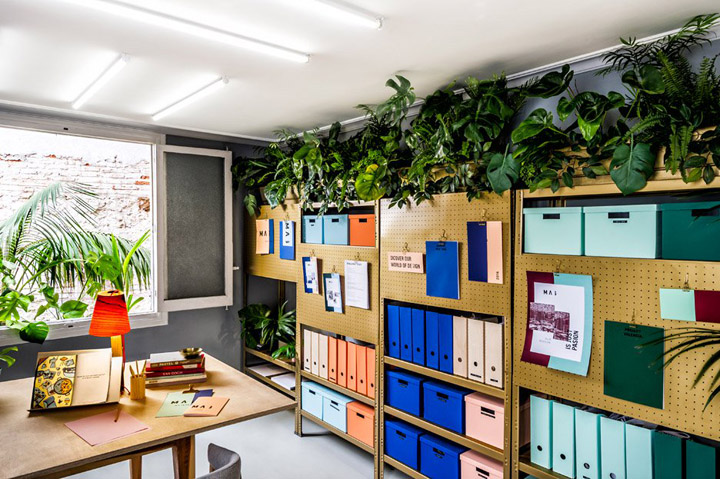 繽紛色彩與幾何圖形的優(yōu)秀辦公室裝修案例實景圖