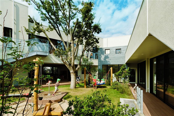 靈動(dòng)自然的幼兒園中庭裝修設(shè)計(jì)效果圖 靈動(dòng)自然的幼兒園中庭裝修設(shè)計(jì)效果圖