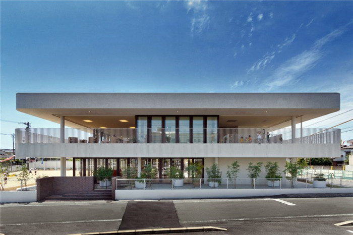 熊本縣明亮開放的幼兒園裝修設計