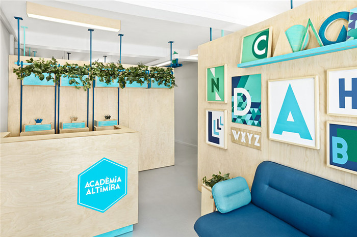 國外英語培訓機構前臺裝修設計 國外英語培訓機構前臺裝修設計