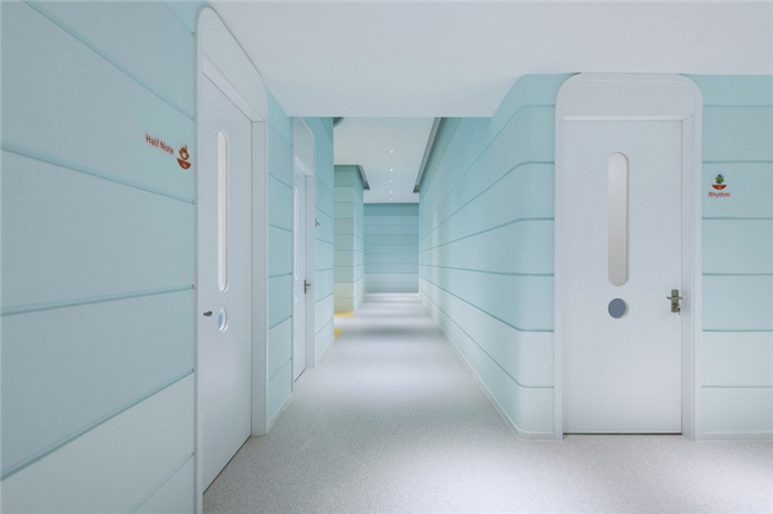 創(chuàng)意簡(jiǎn)約風(fēng)兒童鋼琴培訓(xùn)機(jī)構(gòu)走廊裝修設(shè)計(jì)效果圖 創(chuàng)意簡(jiǎn)約風(fēng)兒童鋼琴培訓(xùn)機(jī)構(gòu)走廊裝修設(shè)計(jì)效果圖