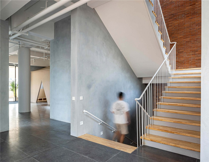 純粹簡約風的心流幼兒園樓梯裝修設計效果圖 純粹簡約風的心流幼兒園樓梯裝修設計效果圖