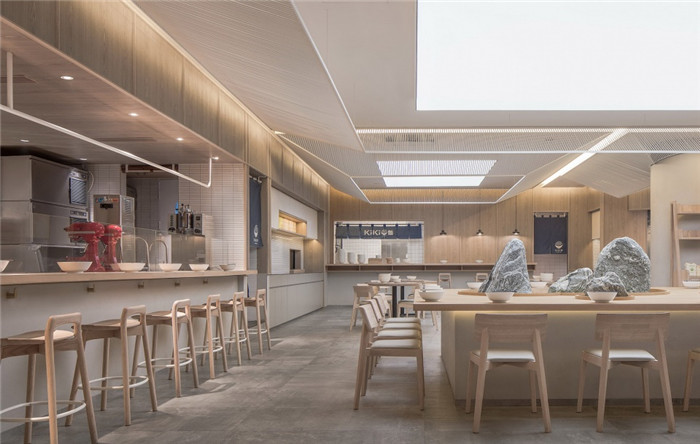 舒淇投資的上海KIKI現代中式特色面館裝修設計案例 舒淇投資的上海KIKI現代中式特色面館裝修設計案例