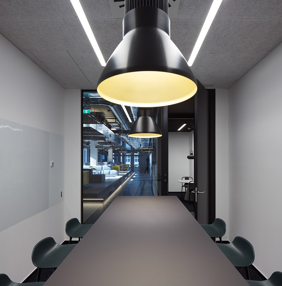 數(shù)字化辦公室會(huì)議室裝修實(shí)景圖