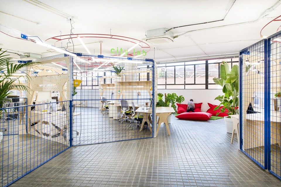 國外創新辦公室過道裝修 國外創新辦公室過道裝修