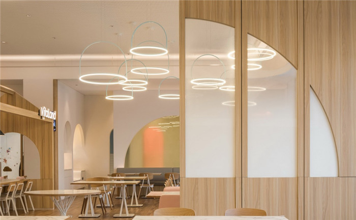 鄭州宏鈺堂分享原木色樹屋主題親子餐廳裝修設計案例 鄭州宏鈺堂分享原木色樹屋主題親子餐廳裝修設計案例