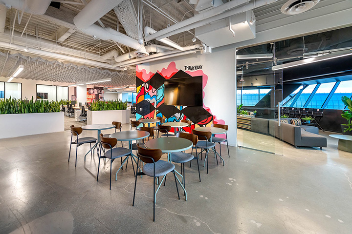 展現多元工作文化的國外廣告策劃公司辦公室裝修設計