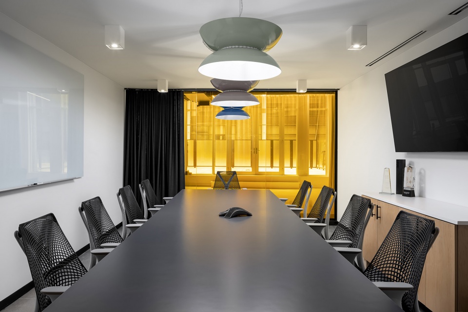 開放式辦公空間會議室裝修