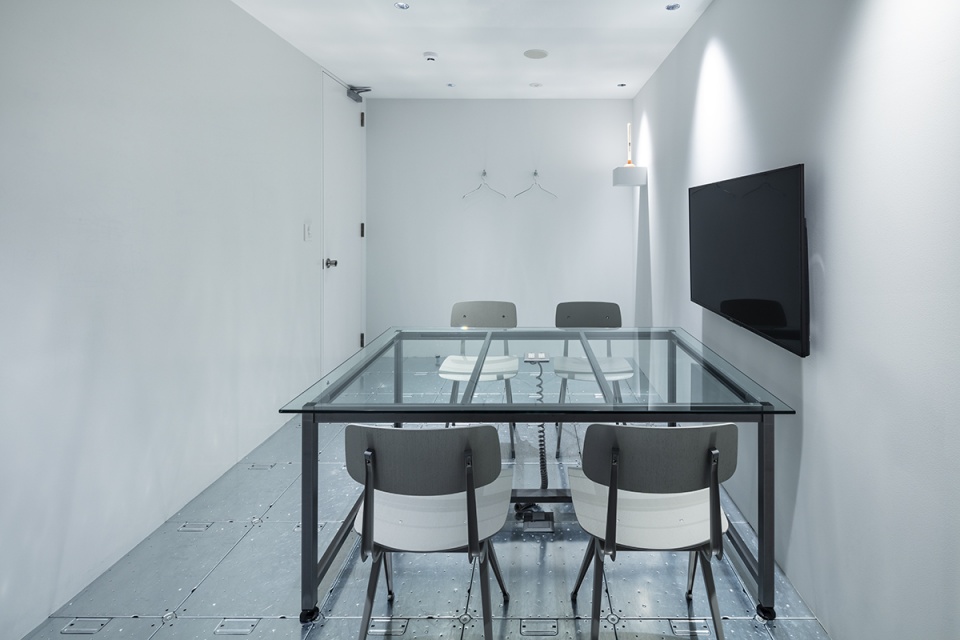 現代簡約風會議室裝修設計