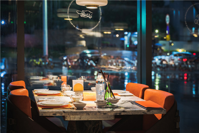 以海為主題的輕奢風海鮮火鍋餐廳裝修設計案例 以海為主題的輕奢風海鮮火鍋餐廳裝修設計案例