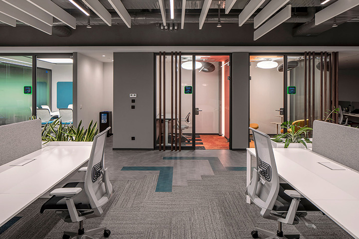 年輕多元的國(guó)外大型軟件科技公司辦公室隔斷裝修設(shè)計(jì)圖