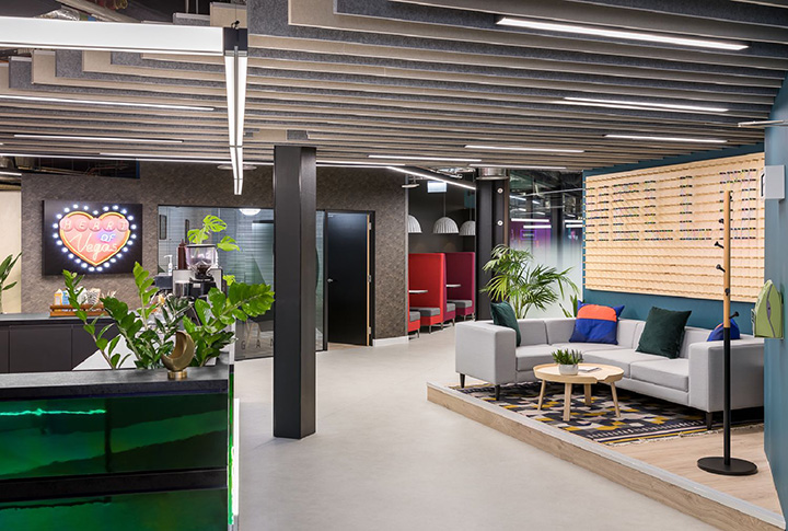 多彩時尚   知名游戲開發(fā)公司總部辦公室休閑接待區(qū)裝修設(shè)計方案