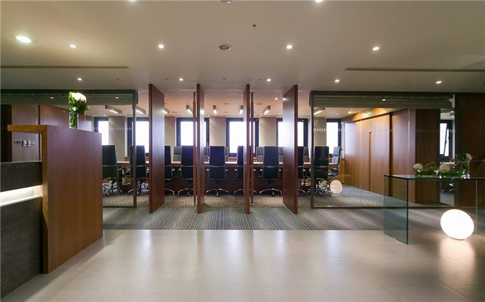 1700平現(xiàn)代簡約風(fēng)集團(tuán)總部辦公室接待前廳改造裝修設(shè)計實景圖 1700平現(xiàn)代簡約風(fēng)集團(tuán)總部辦公室接待前廳改造裝修設(shè)計實景圖