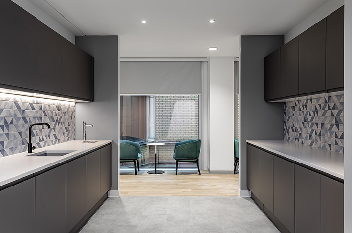 時尚優雅的人壽保險公司倫敦總部辦公室茶水間裝修設計圖