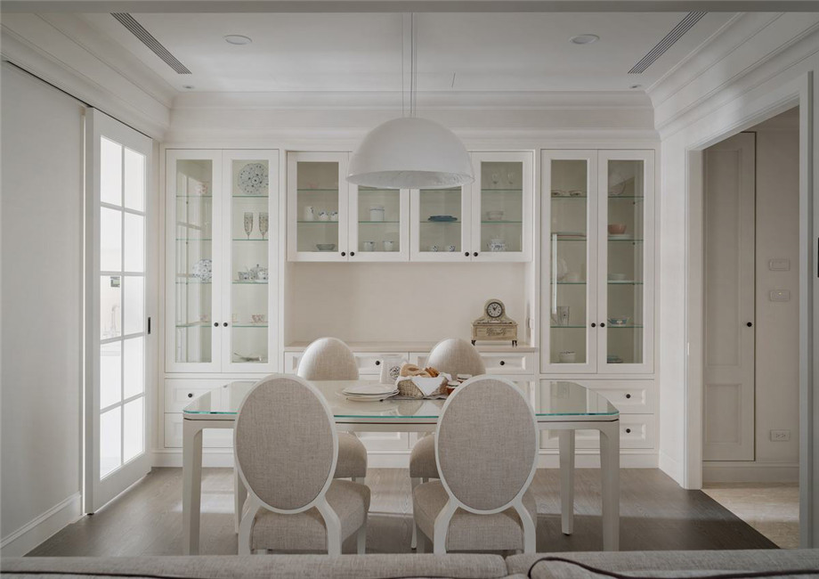 鄭州美式優(yōu)雅大平層餐廳裝修設(shè)計(jì)實(shí)景圖 鄭州美式優(yōu)雅大平層餐廳裝修設(shè)計(jì)實(shí)景圖