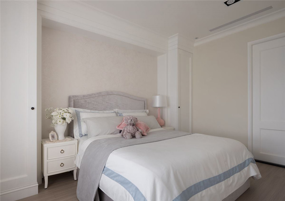 鄭州美式優(yōu)雅大平層臥室裝修設(shè)計(jì)實(shí)景圖 鄭州美式優(yōu)雅大平層臥室裝修設(shè)計(jì)實(shí)景圖