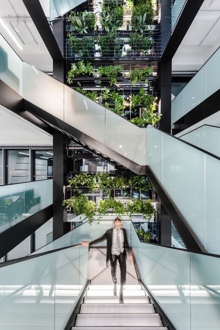 網(wǎng)絡(luò)科技公司星際科幻主題辦公室裝修設(shè)計實景圖