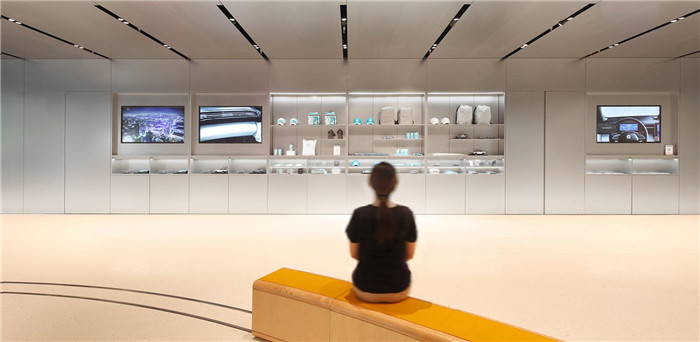 鄭州展廳裝修公司分享蔚來汽車用戶體驗(yàn)中心裝修設(shè)計(jì)方案
