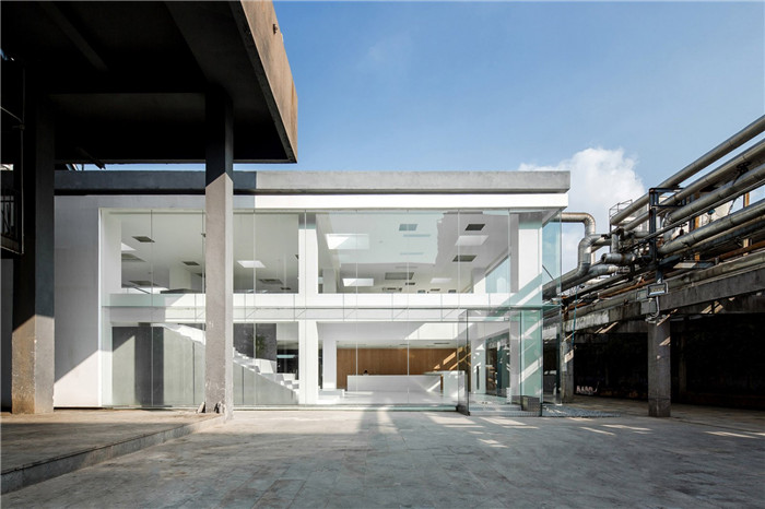 鄭州裝修公司推薦現(xiàn)代通透廠房辦公樓外觀改造設(shè)計案例