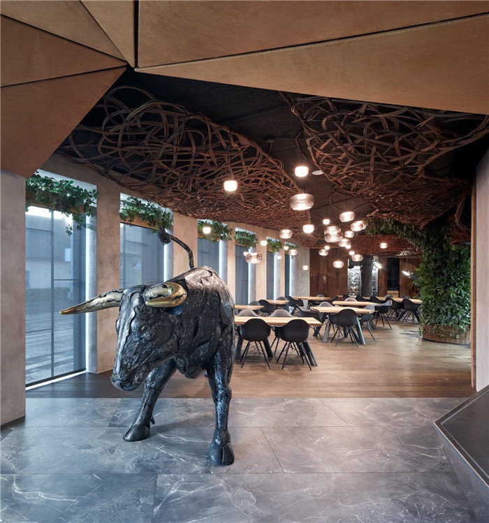 以原生態自然為主題的STK牛排餐廳裝修設計案例