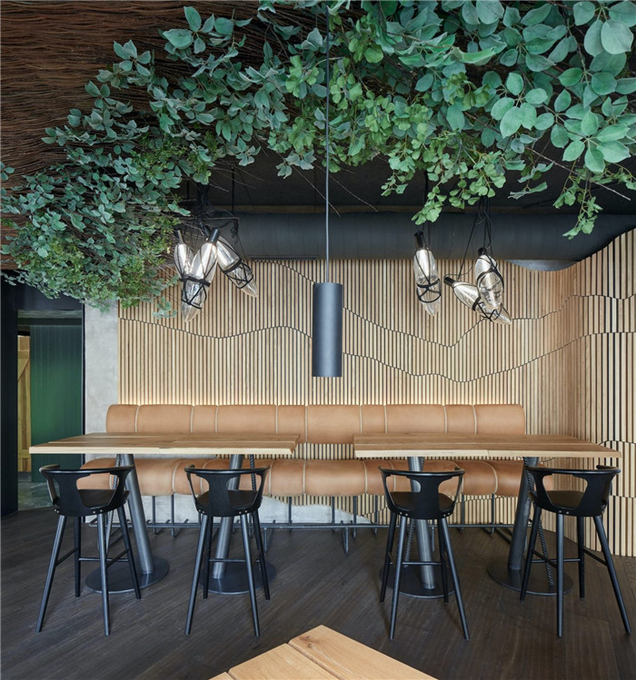 以原生態自然為主題的STK牛排餐廳卡座區裝修設計實景圖