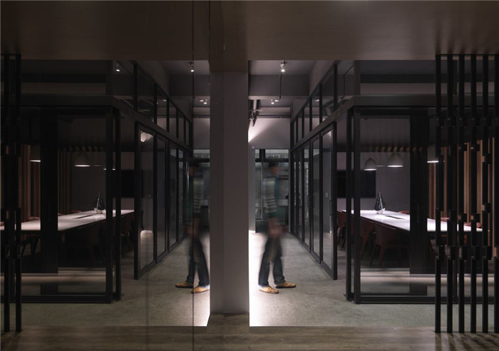 鏡子美學(xué)    精致優(yōu)雅的設(shè)計公司辦公室裝修方案