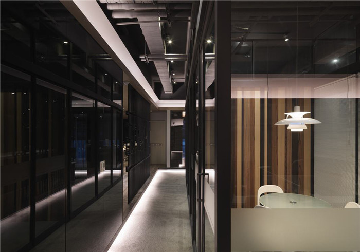 鏡子美學(xué)    精致優(yōu)雅的設(shè)計公司辦公室裝修方案