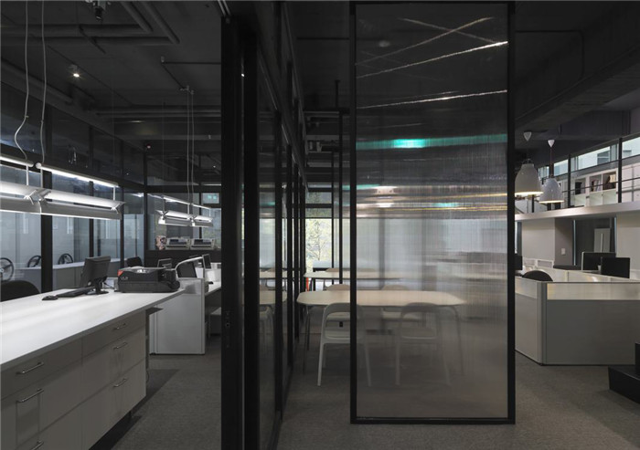 鏡子美學(xué)    精致優(yōu)雅的設(shè)計公司辦公室裝修方案