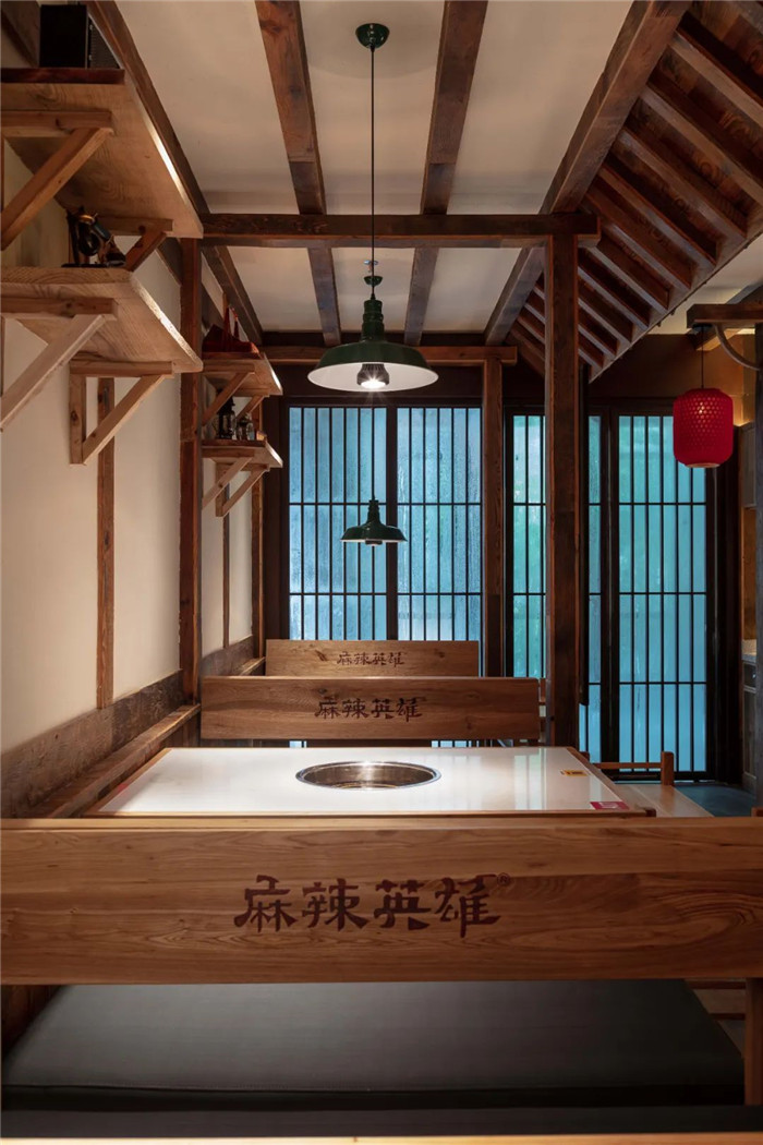 中式連鎖火鍋店裝修   麻辣英雄火鍋店座位區裝修設計方案